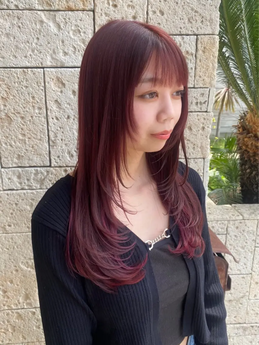 ロング カラー カシス レイヤーカット 中村 朱里のヘアスタイル