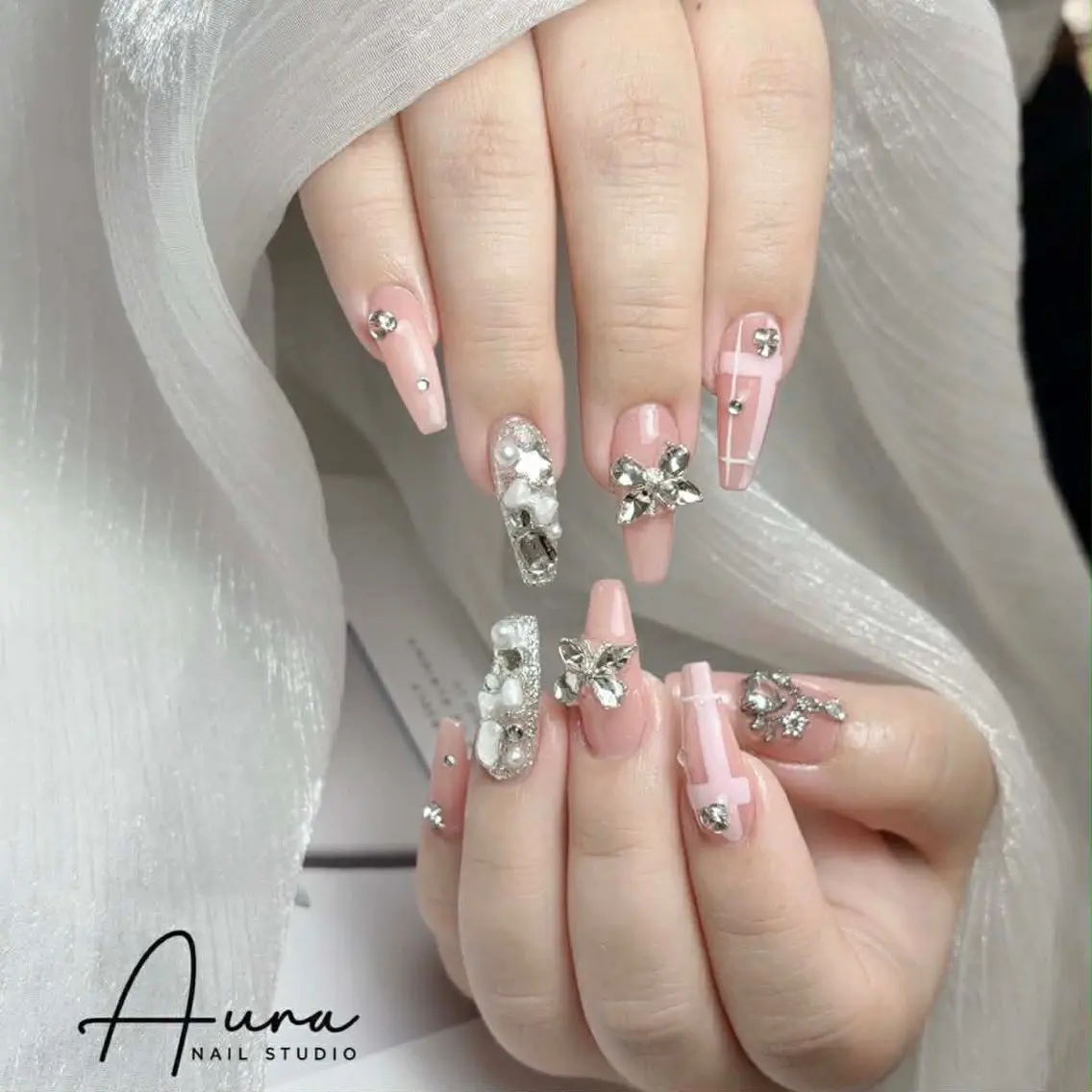 ネイル ハンドネイル Aura Nail Studioのネイルデザイン