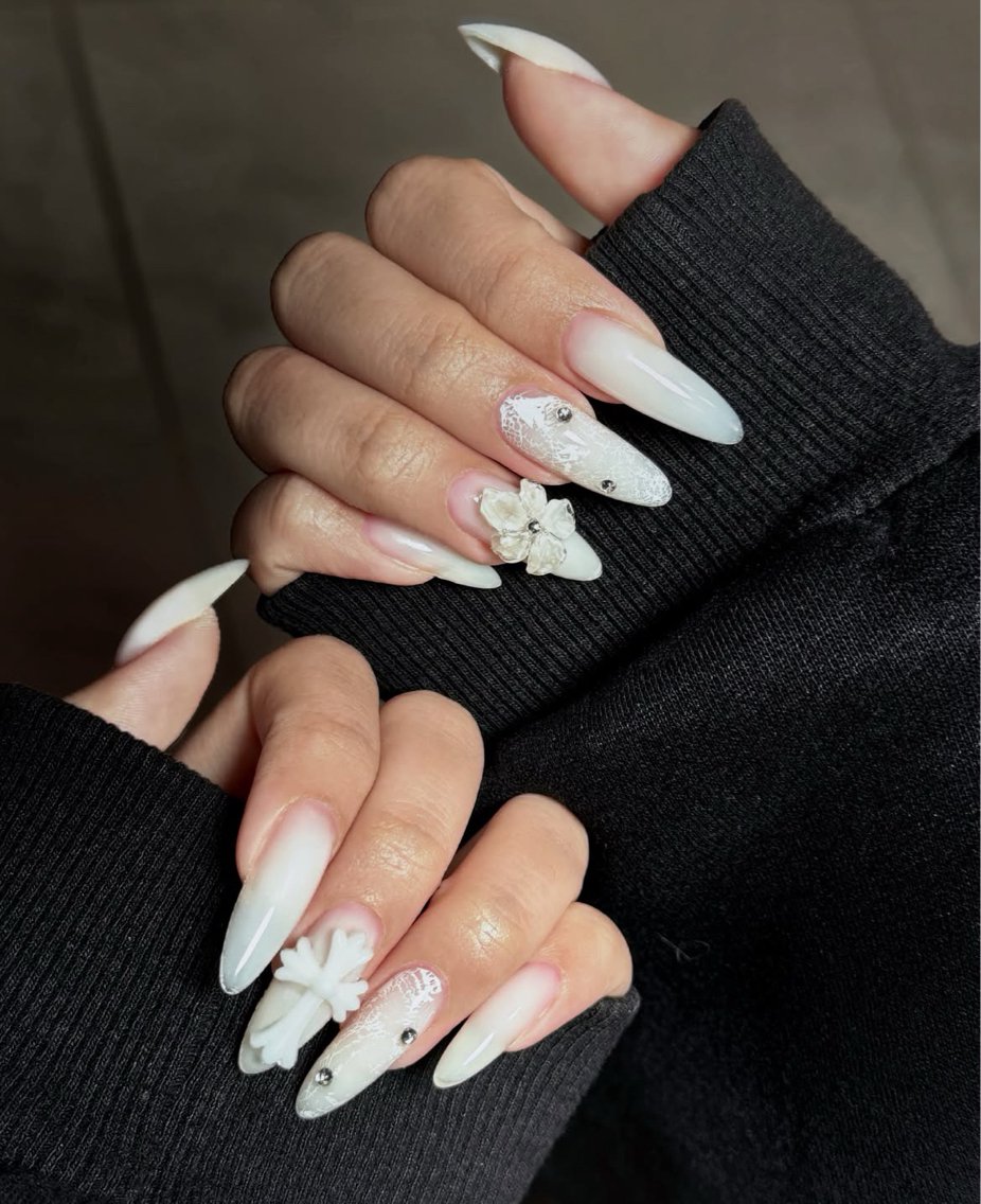 ネイル アートネイル フレンチネイル ジェルネイル キラキラネイル 韓国ネイル ハンドネイル ICE Nailsのネイルデザイン