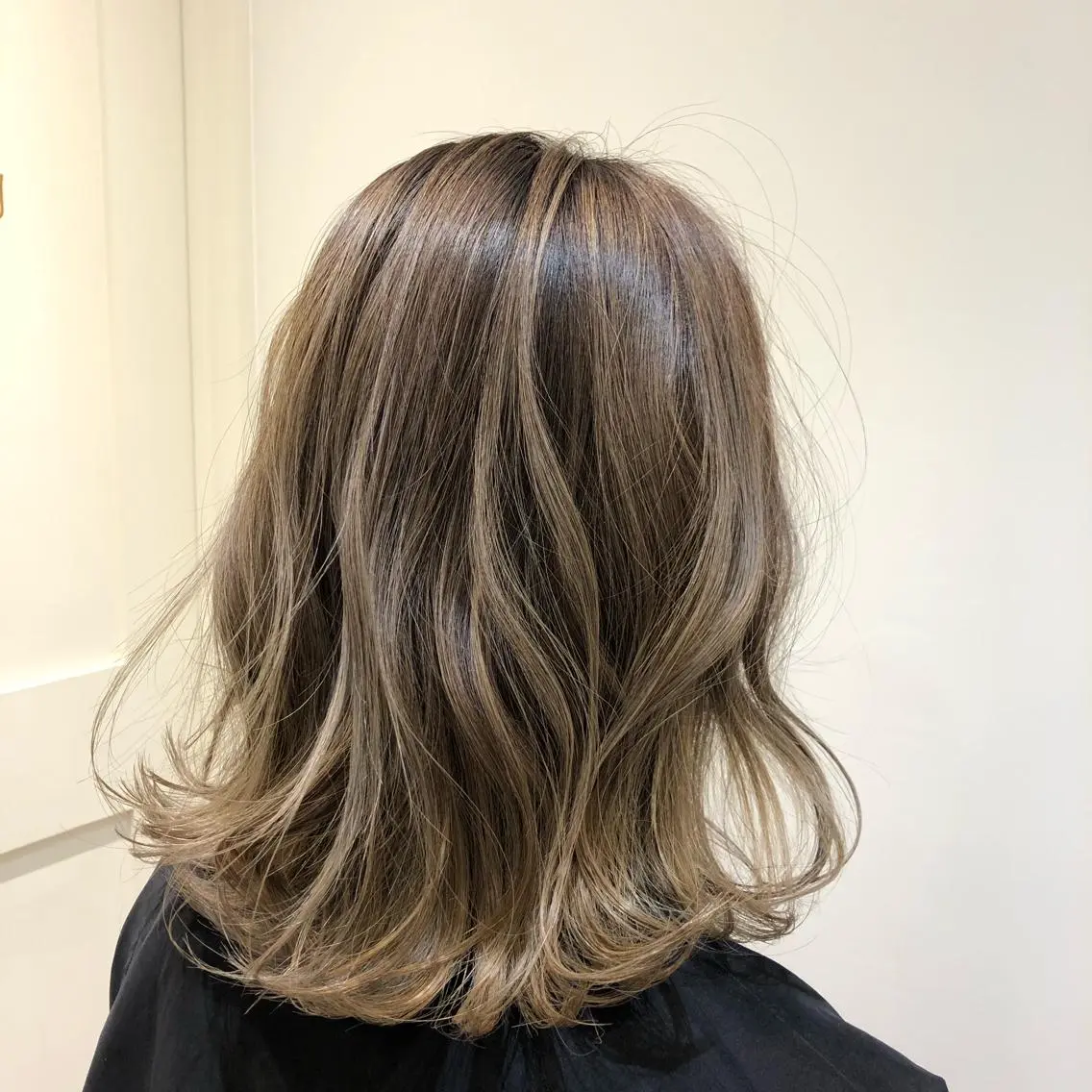 セミロング カラー バレイヤージュ ブリーチ レイヤーカット ヘアカラー トリートメント 【店長】大根 亮太のヘアスタイル