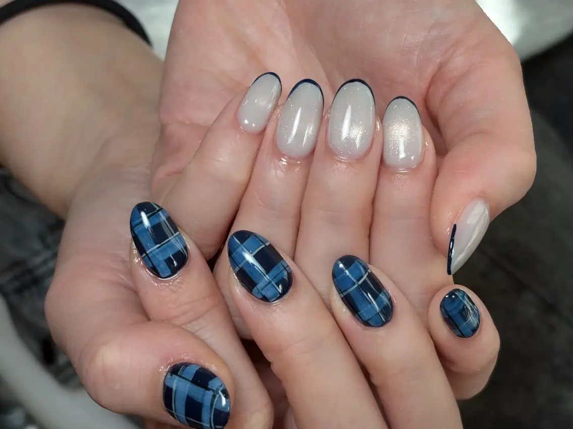 ネイル オーロラネイル 長さ出し フレンチネイル ジェルネイル ガラスフレンチ Rela・S NAILのネイルデザイン
