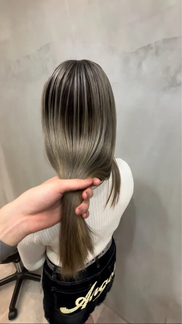 ロング レイヤーカット ヘアカラー 本田 央介のヘアスタイル
