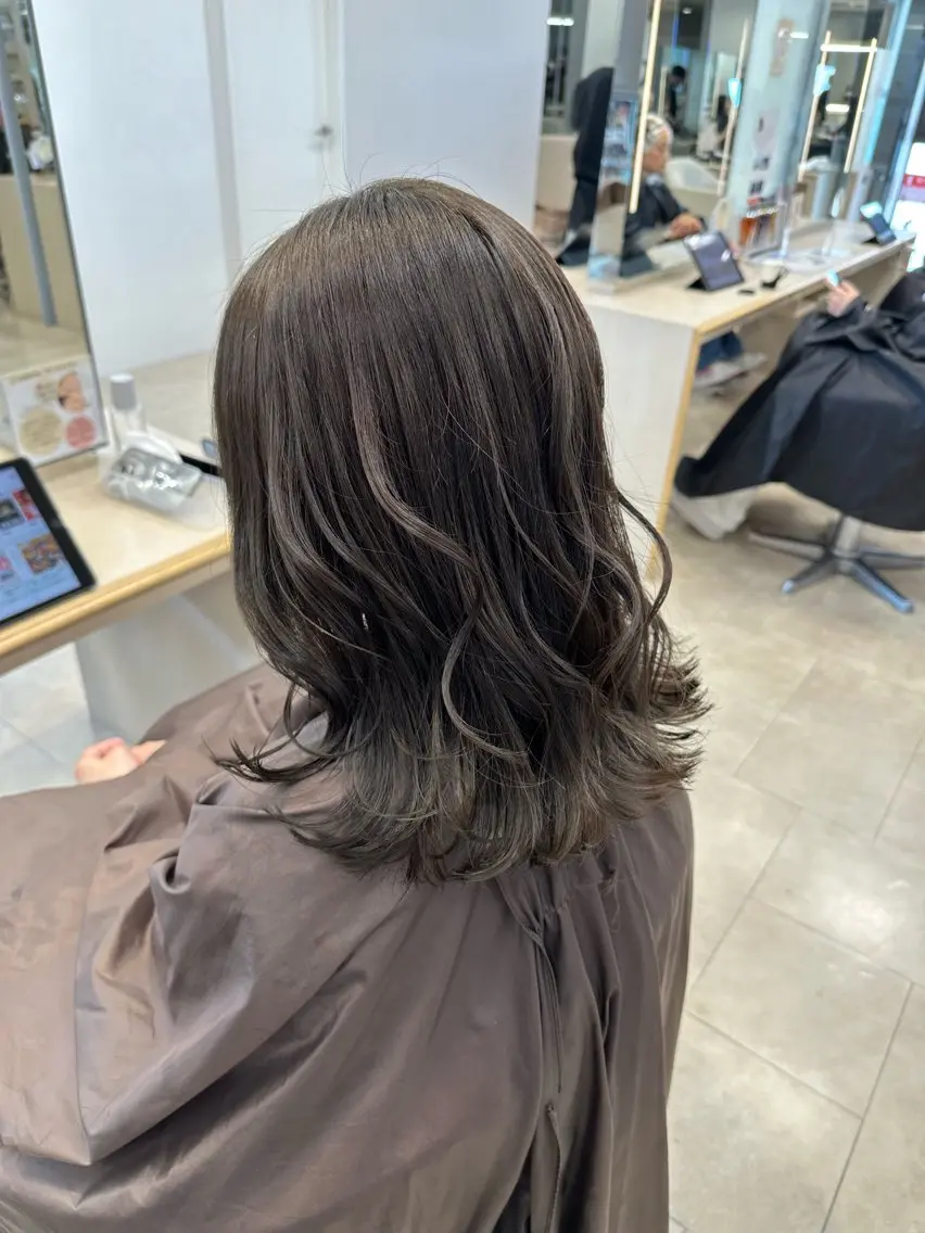 セミロング カラー 艶髪 黄金比みくのヘアスタイル