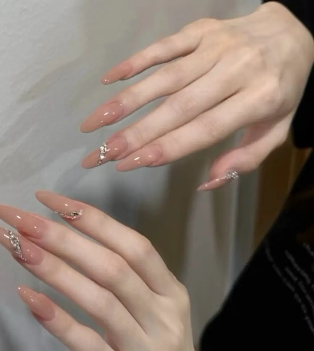 ネイル チークネイル 長さ出し フラワーネイル フレンチネイル ガーリー sun nail池袋 モデル募集のネイルデザイン