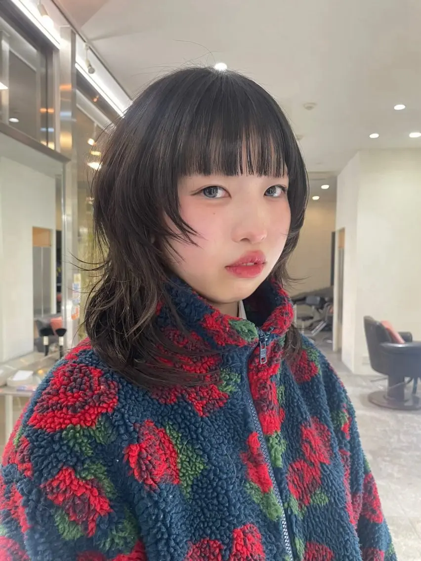 ミディアム カット ユナ ナチュラル／透明感のヘアスタイル