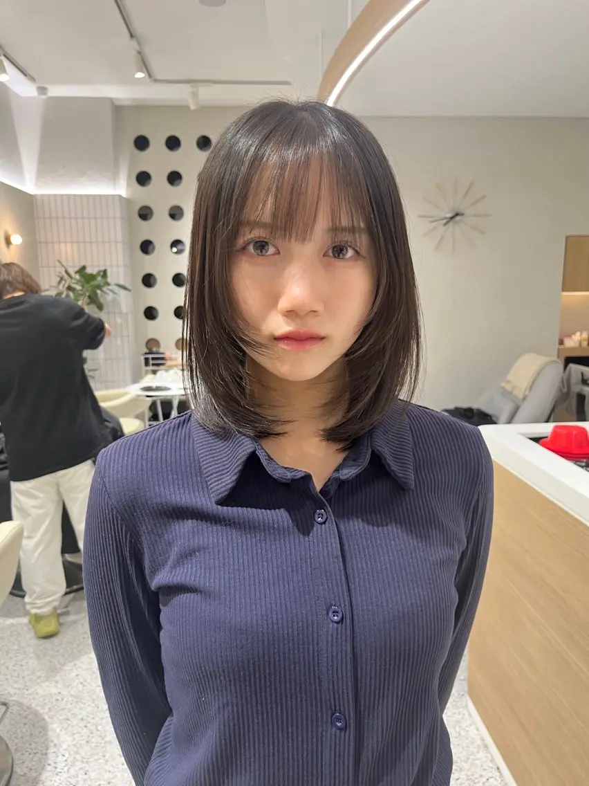 ミディアム 白髪ぼかしマイスター 🫧shuri🫧のヘアスタイル