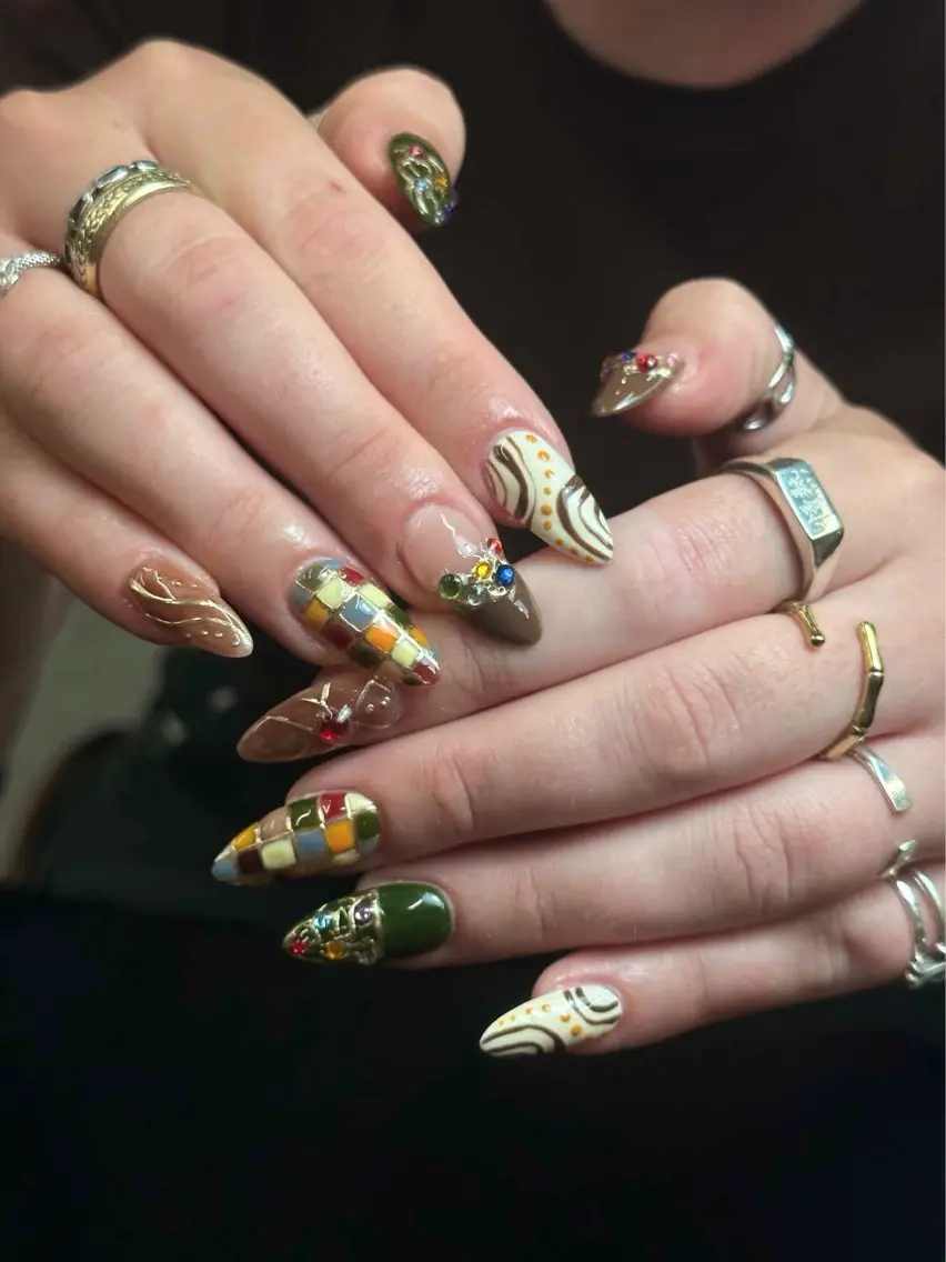 ネイル アートネイル ブラウン ジェルネイル ニュアンスネイル Iconic Nailのネイルデザイン
