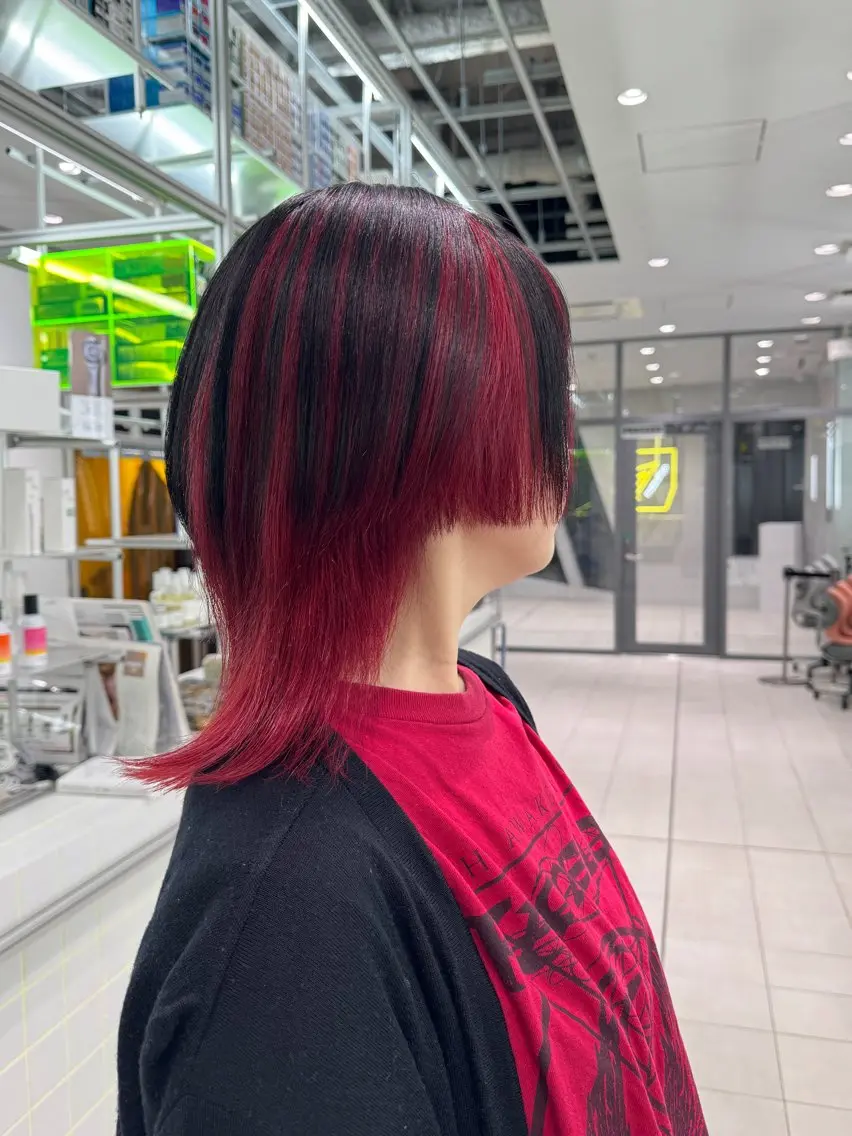 ミディアム ウルフカット ブリーチカラー/ブロ ンドレイヤーカットのヘアスタイル