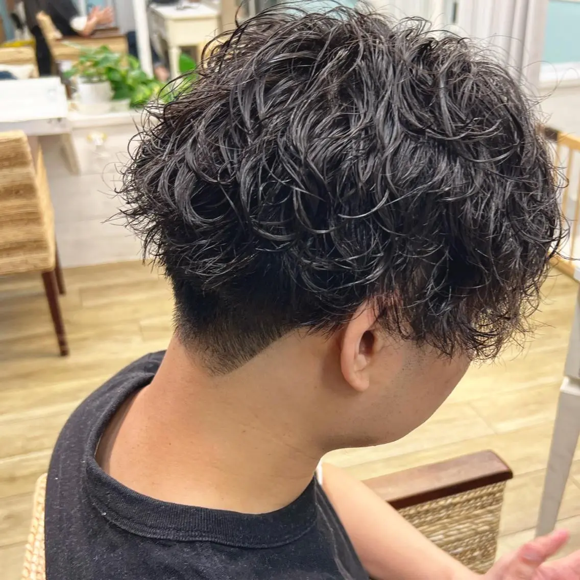 ショート カラー パーマ メンズ アイブロウ メンズパーマ ツイストスパイラルパーマ メンズアイブロウ スパイラルパーマ 丁寧なカウンセリング 🌿Chiemi🌿のヘアスタイル