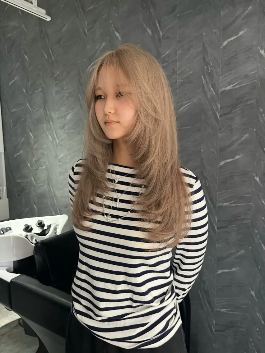 ロング ハイトーンカラー ムラカミカイセイのヘアスタイル