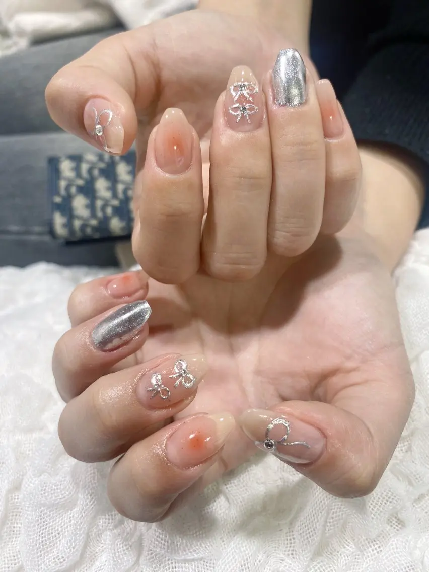 ネイル チークネイル キラキラネイル ミラーネイル リボン シルバー Butterfly Jewel本店のマツエク・マツパデザイン