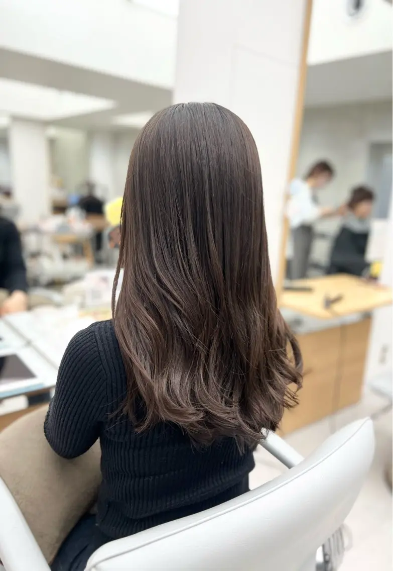 ミディアム カラー カット ヘアカラー トリートメント 【くせ毛さんのお悩み 解決🍀】栗橋のヘアスタイル