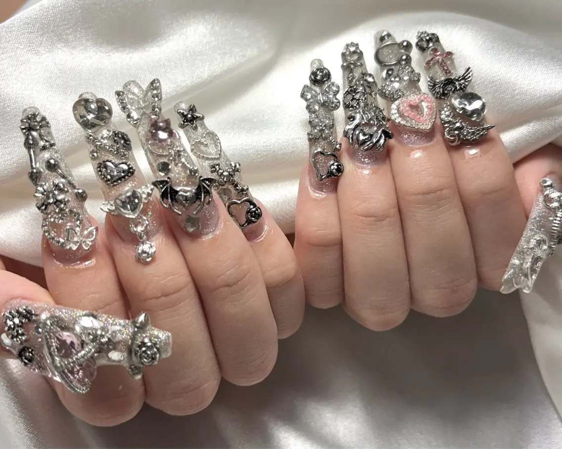 ネイル 長さ出し る るのネイルデザイン