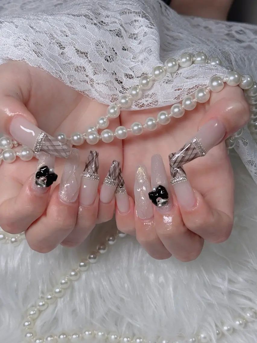 ネイル オーロラネイル フレンチネイル ジェルネイル ハロウィン キラキラネイル ハンドネイル H.baby Nail Salonのネイルデザイン