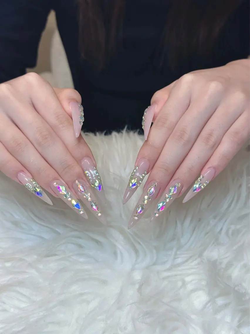 ネイル チークネイル ドット フレンチネイル グラデーション ハート Eli Muse 新宿ネイルのネイルデザイン