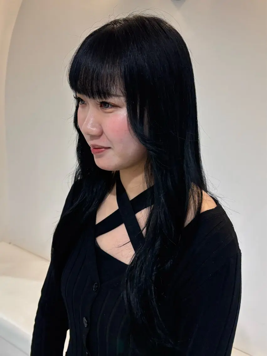 カラー 黒髪 ブルーカラー ブルーブラック ヘアカラー 齋藤 そらのヘアスタイル