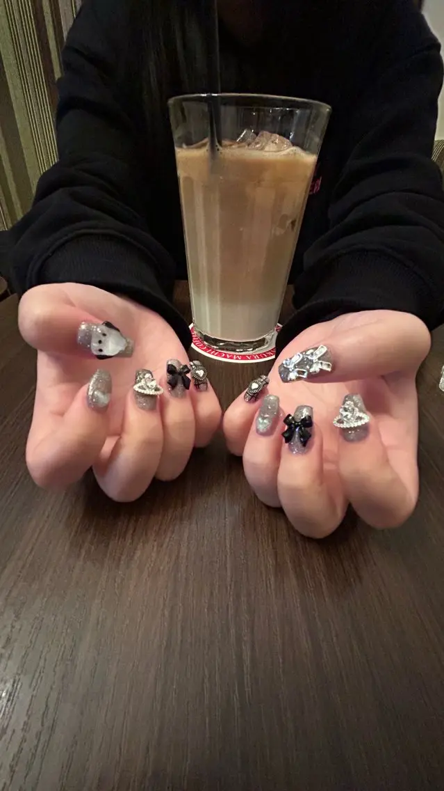 ネイル ラメ(グリッター) Lily Nailのネイルデザイン