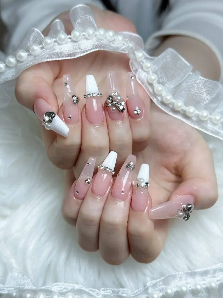 ネイル フレンチネイル ジェルネイル キラキラネイル 韓国ネイル マグネットネイル Julli NailStudioのネイルデザイン