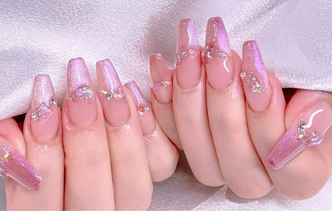 ネイル ブルー チークネイル フレンチネイル ハート ホログラムネイル ハンドネイル 美爪パラジェル導入店 Sunnilyのネイルデザイン
