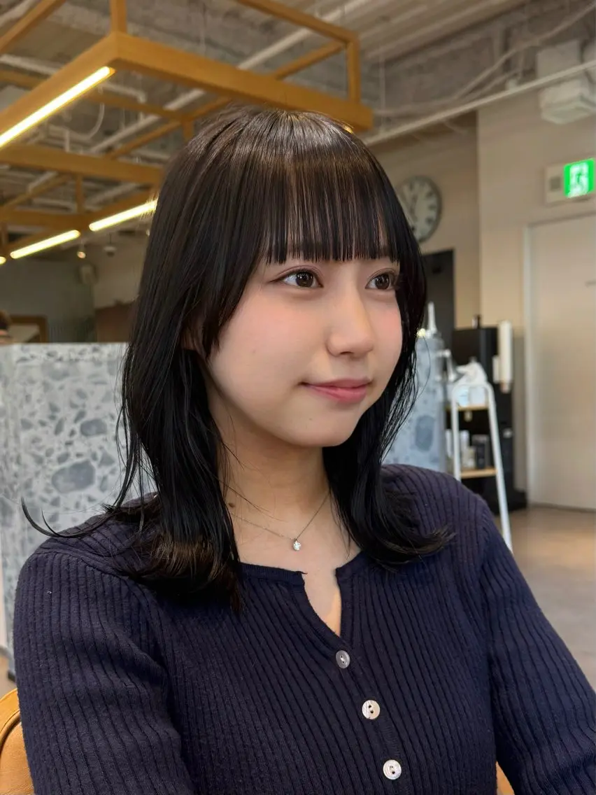 ミディアム 顔周りカット 小顔カット カット ヘアカラー トリートメント まほ/レイヤーカット 🍒🤍透明感カラーのヘアスタイル