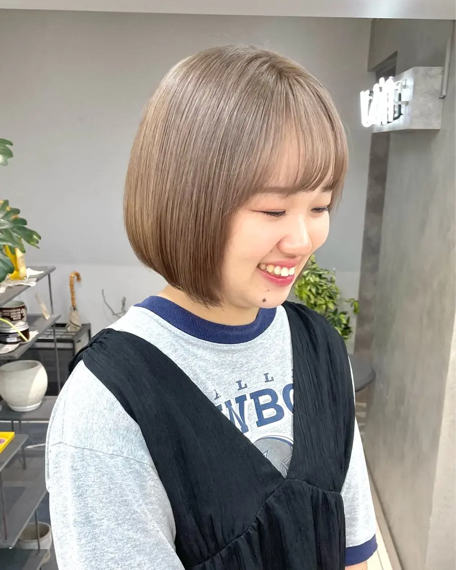 ショート カラー ヘアアレンジ ボブ/透明感ベージュ 🫧クルミ🌟のヘアスタイル