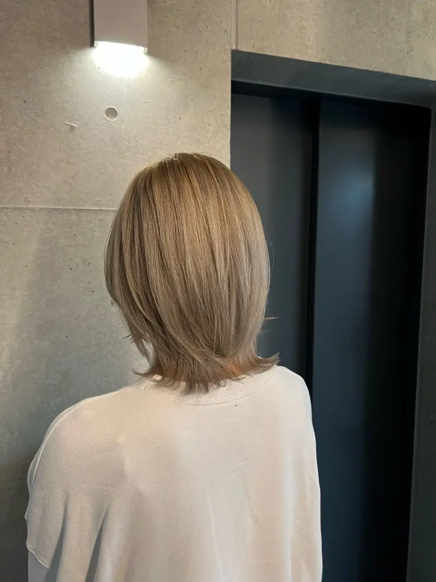 ショート カラー シールエクステ アディクシーカラー アッシュ バレイヤージュ ブリーチ 吉野 瑳桜のヘアスタイル