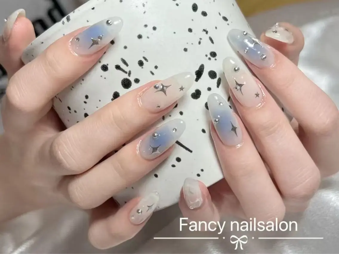 ネイル チークネイル フットネイル グラデーション 韓国ネイル ニュアンスネイル Fancyネイル サロン練馬店のネイルデザイン