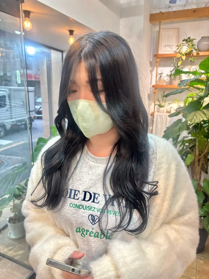 ロング カラー 黒髪 ブルーカラー ブルーブラック カネコ ナナミのヘアスタイル