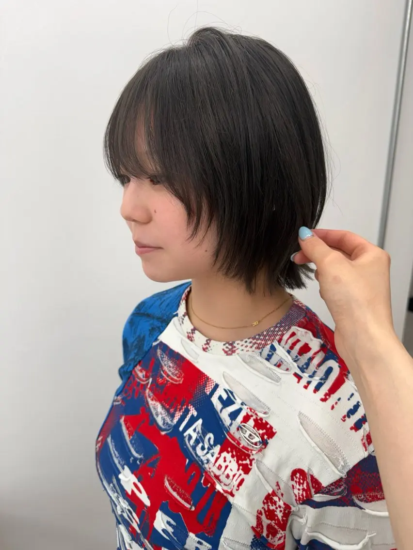 ショート カラー ブリーチ 透明感カラー グレージュ ボブ レイヤーカット ヘアカラー レイヤーカット uraraのヘアスタイル
