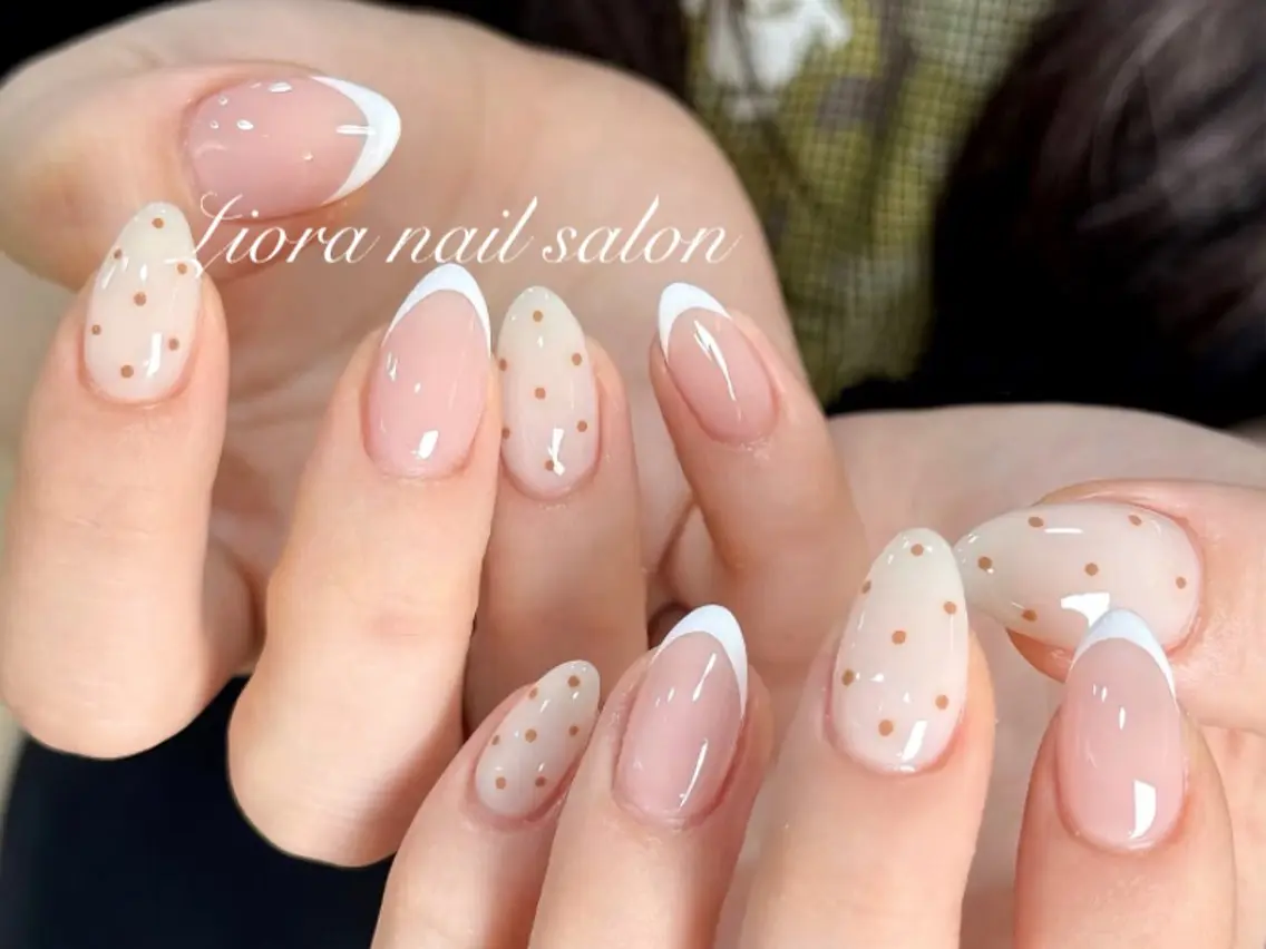 ネイル フレンチネイル ジェルネイル ガーリー グラデーション キラキラネイル ハンドネイル JUN Lioraネイルのネイルデザイン