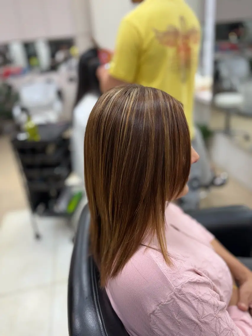 セミロング ハイライト 下方 研人のヘアスタイル