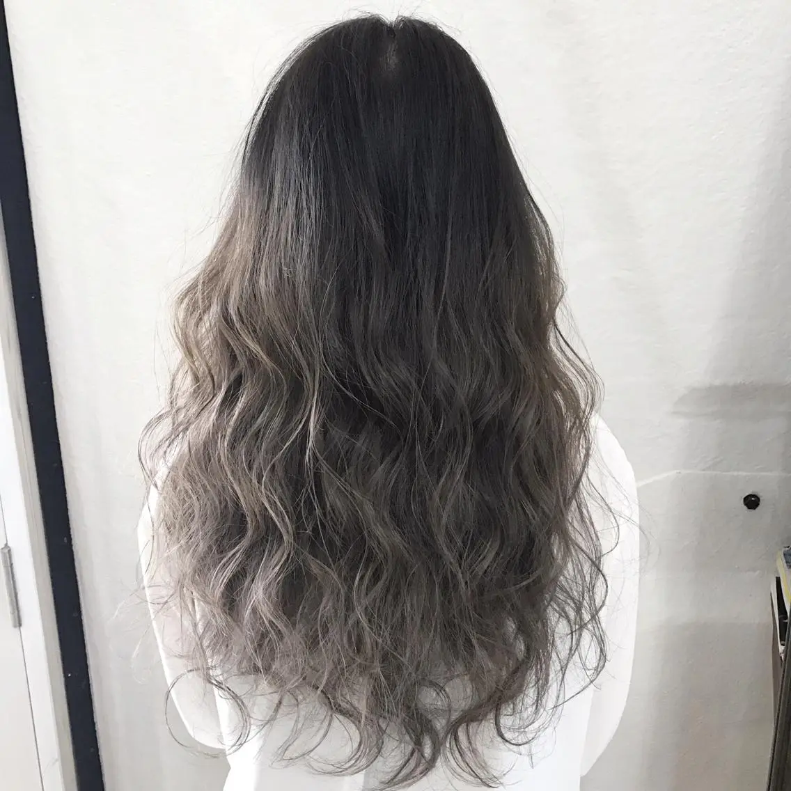 カラー アッシュ アッシュグレー アッシュグレージュ ブリーチ グラデーションカラー K-POP好き美容師 🇰🇷Kai.Yのヘアスタイル