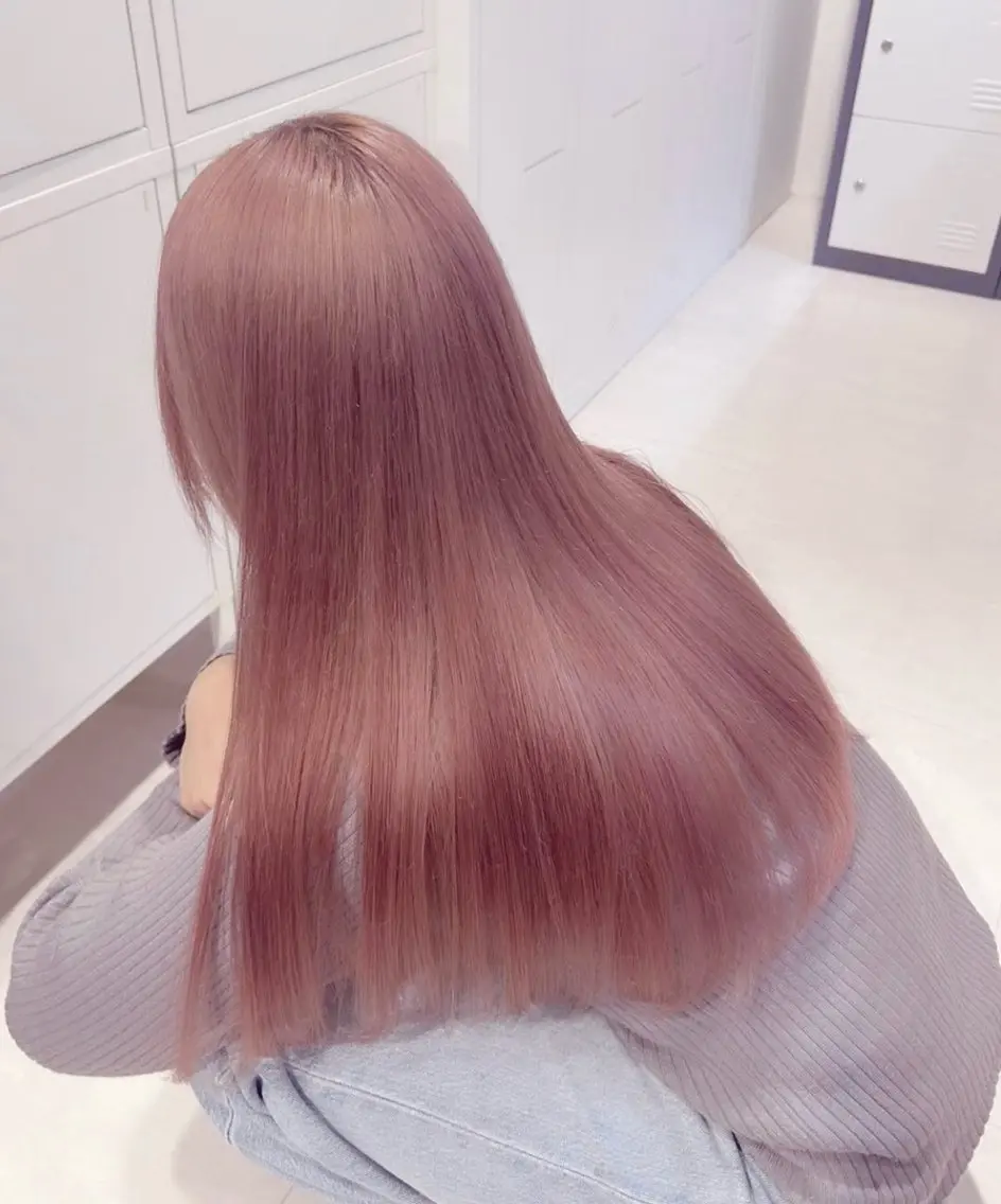 カラー ニトウ レイナのヘアスタイル