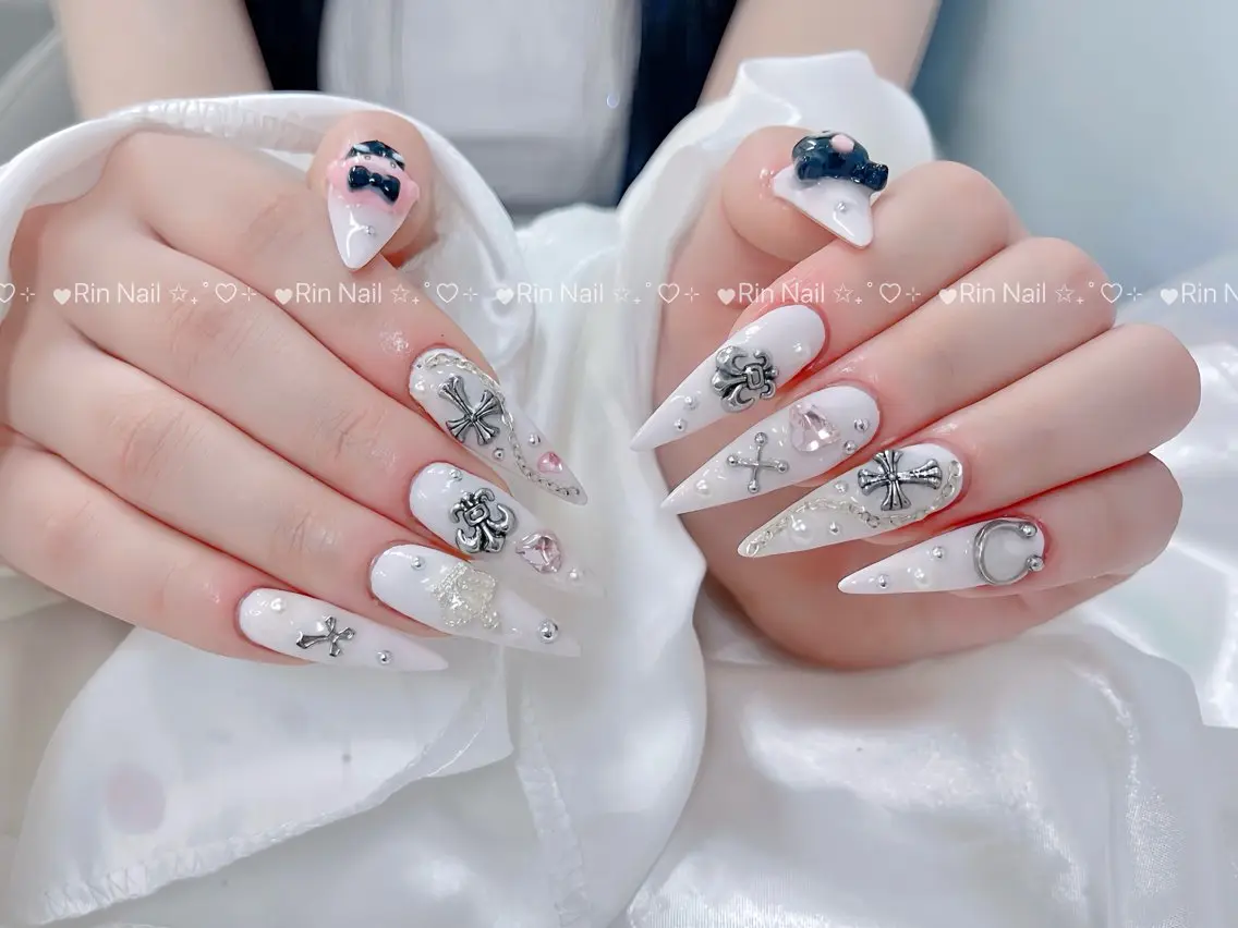 ネイル ブルー フラッシュネイル フラワーネイル ホログラムネイル キラキラネイル ハンドネイル Rin Nail 新大久保店のネイルデザイン