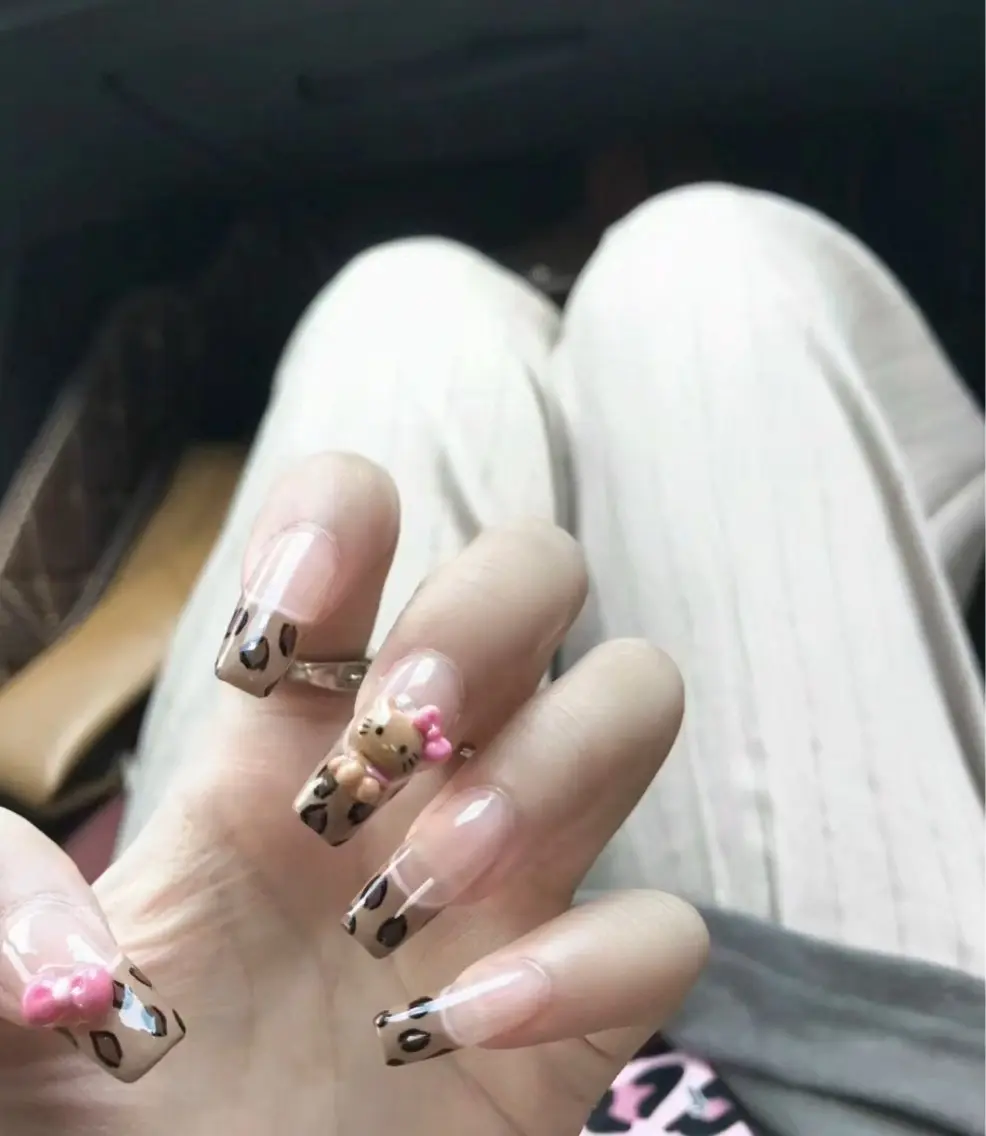ネイル フレンチネイル グラデーション キラキラネイル 韓国ネイル マグネットネイル ハンドネイル 🎀🎀YooLi Nail Salonのネイルデザイン