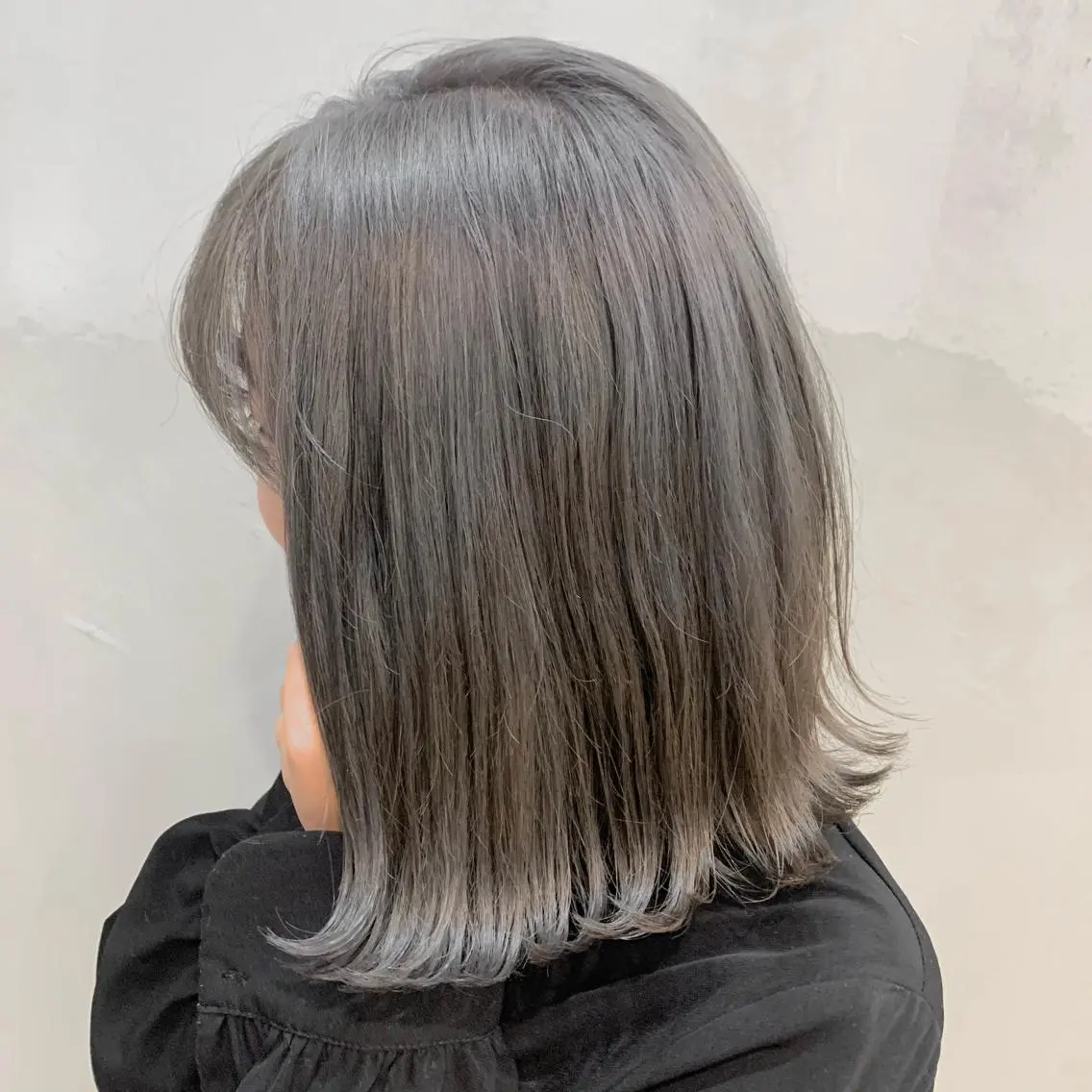 ミディアム カラー 堤 麻衣子のヘアスタイル