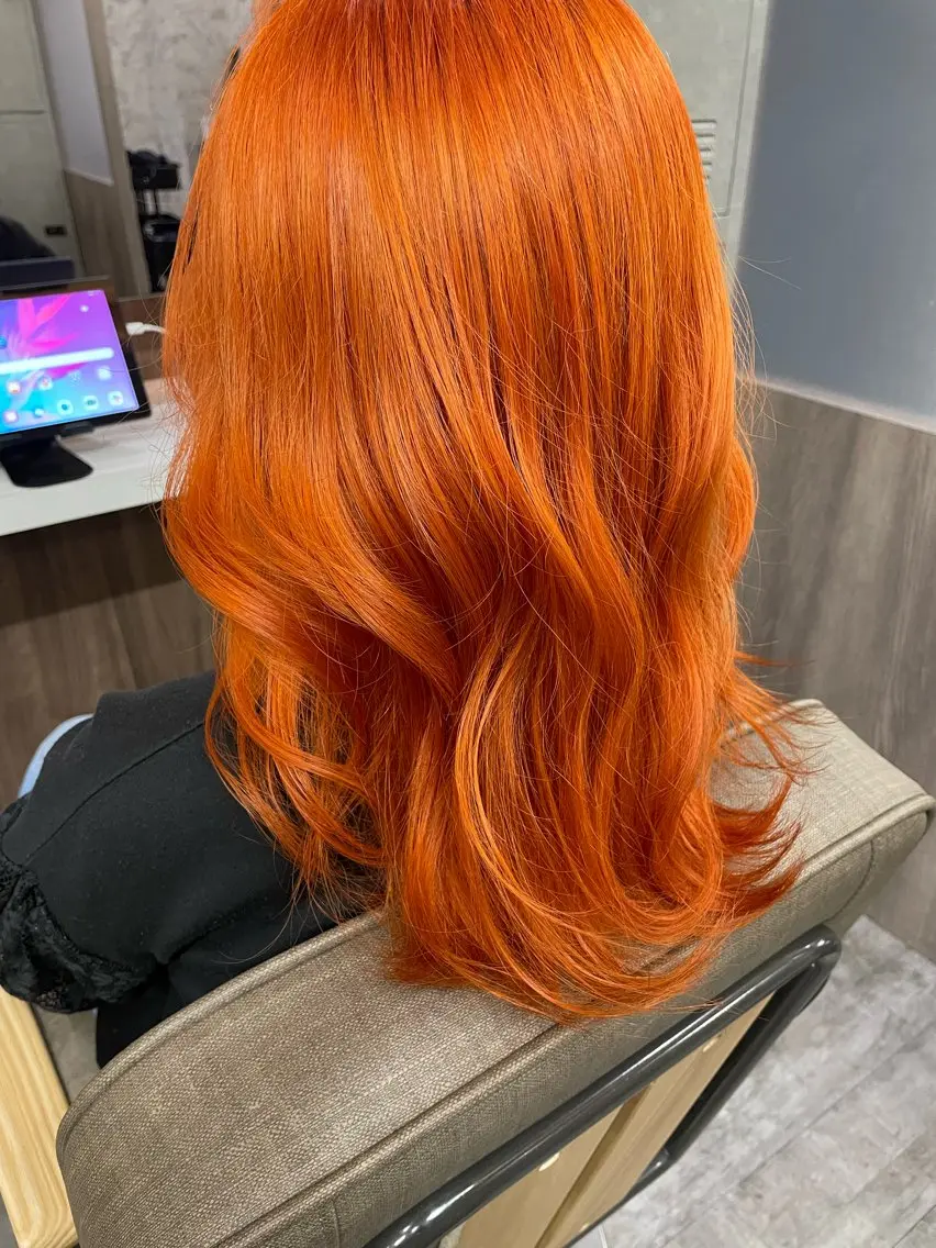 カラー ブリーチ オレンジ ヘアカラー 森木 遥香のヘアスタイル