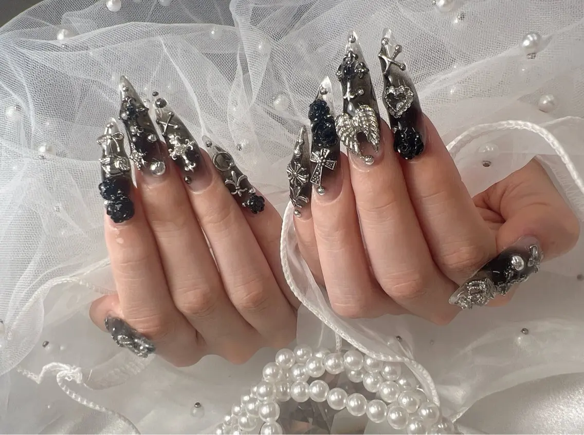 ハンドネイル bijou nails　蓮のネイルデザイン