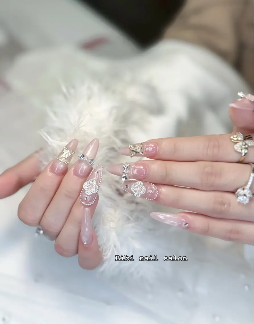 セミロング ハンドネイル Bibi nail Osakaのネイルデザイン