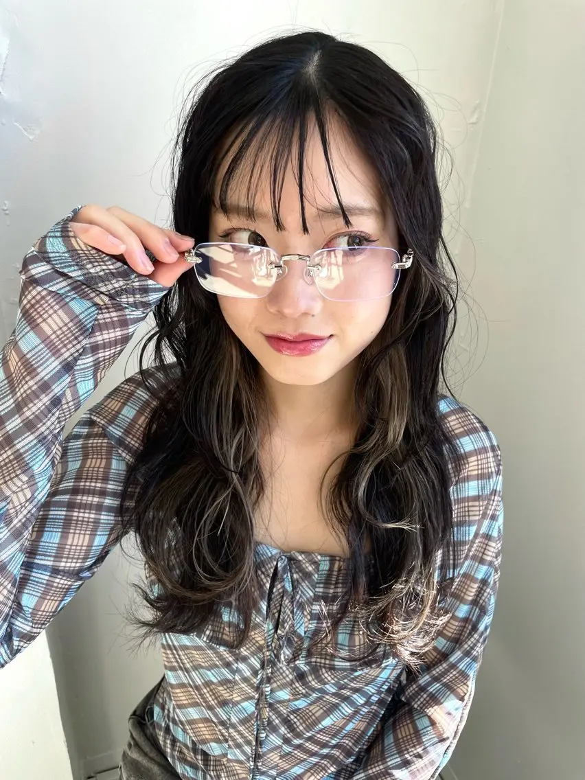ロング カラー ヘアカラー 林 千聖のヘアスタイル