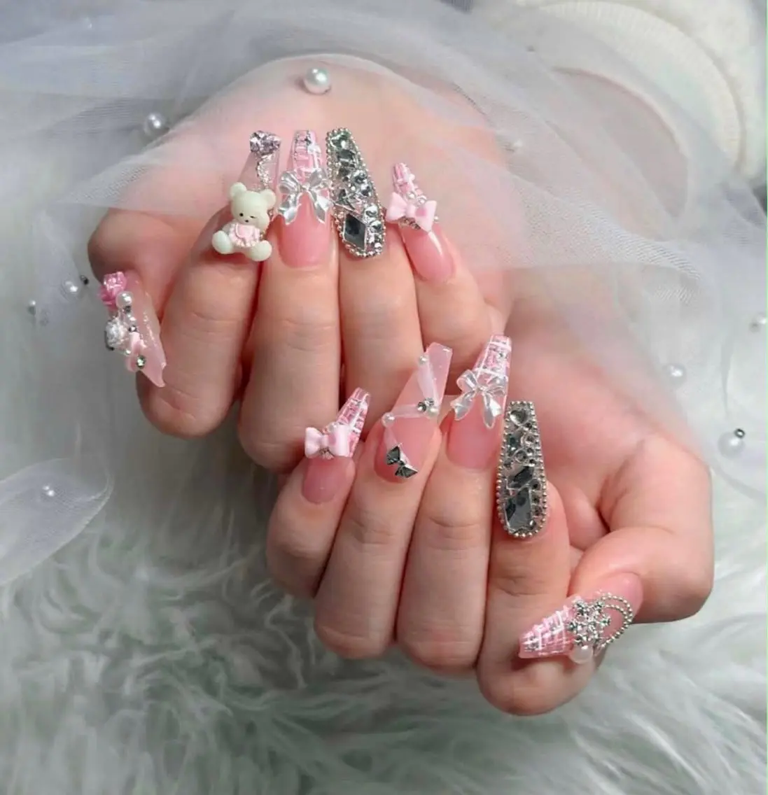 ネイル アートネイル ボルドー フレンチネイル ジェルネイル 氷ネイル・うるうるネイル ハンドネイル Julie NailSalonのネイルデザイン