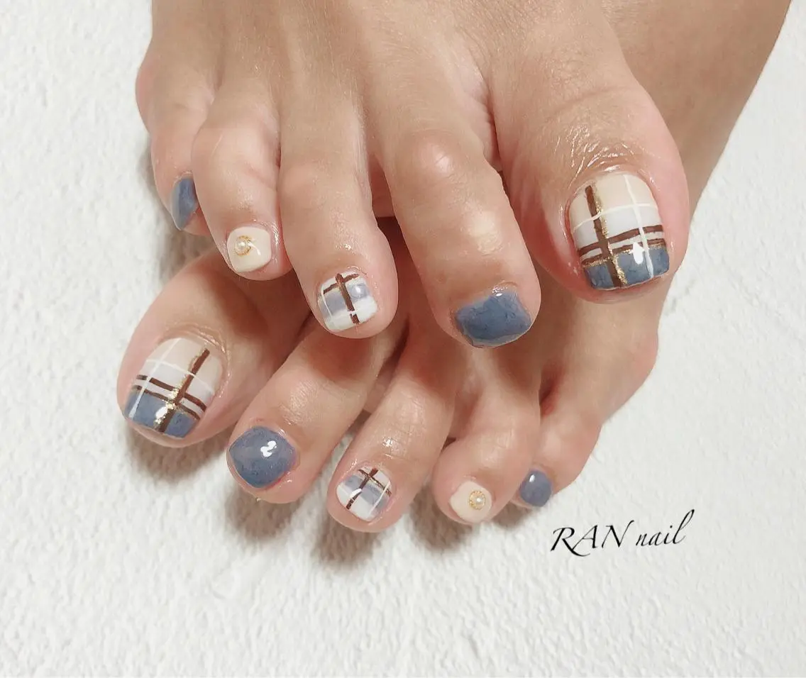 ネイル ブルー フットネイル オフィスネイル 冬ネイル ハンドネイル フットネイル RAN nailのネイルデザイン
