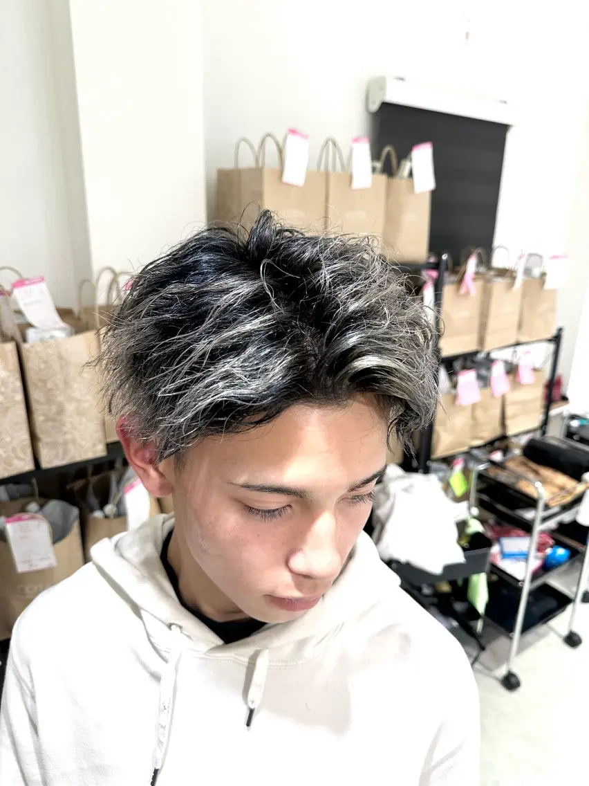 ショート カラー ヘアカラー 加藤 佑二のヘアスタイル