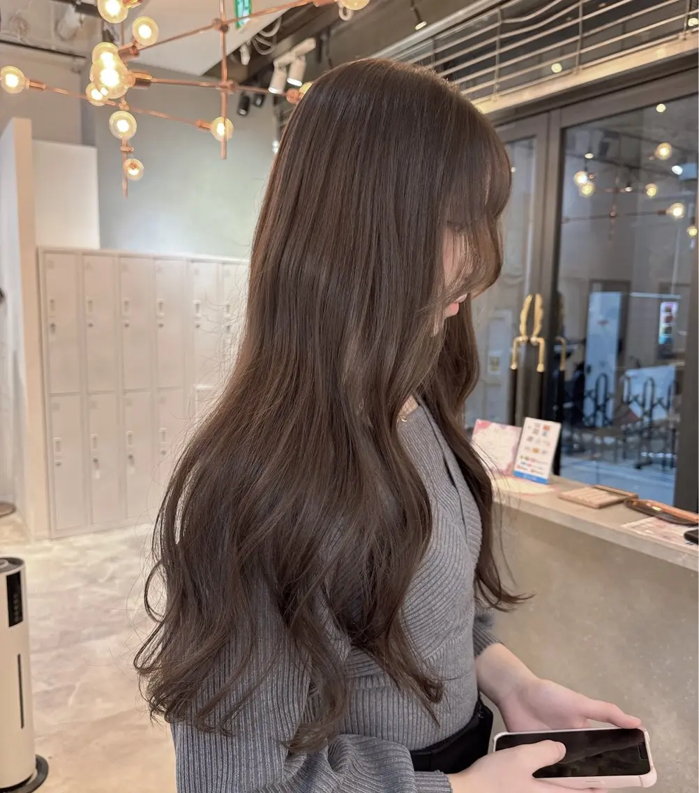 ロング カラー ベージュカラー ブリーチ ボルドーカラー ブラウンカラー 透明感カラー 赤み無し柔らかカラー 【梅田】madokaのヘアスタイル