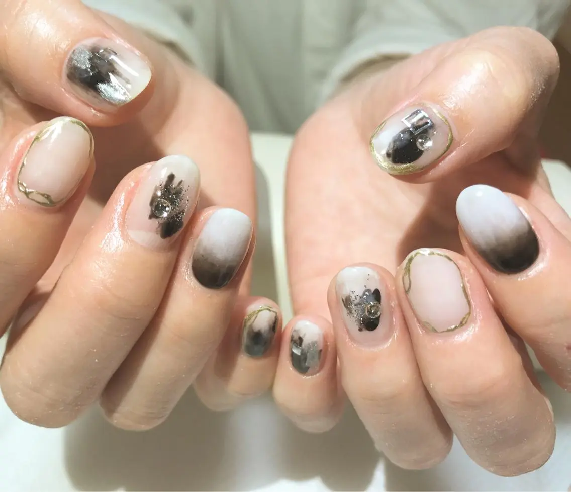 ネイル フットネイル ゴールド グラデーション ニュアンスネイル シンプルネイル nail fufla ♡yamane♡のネイルデザイン