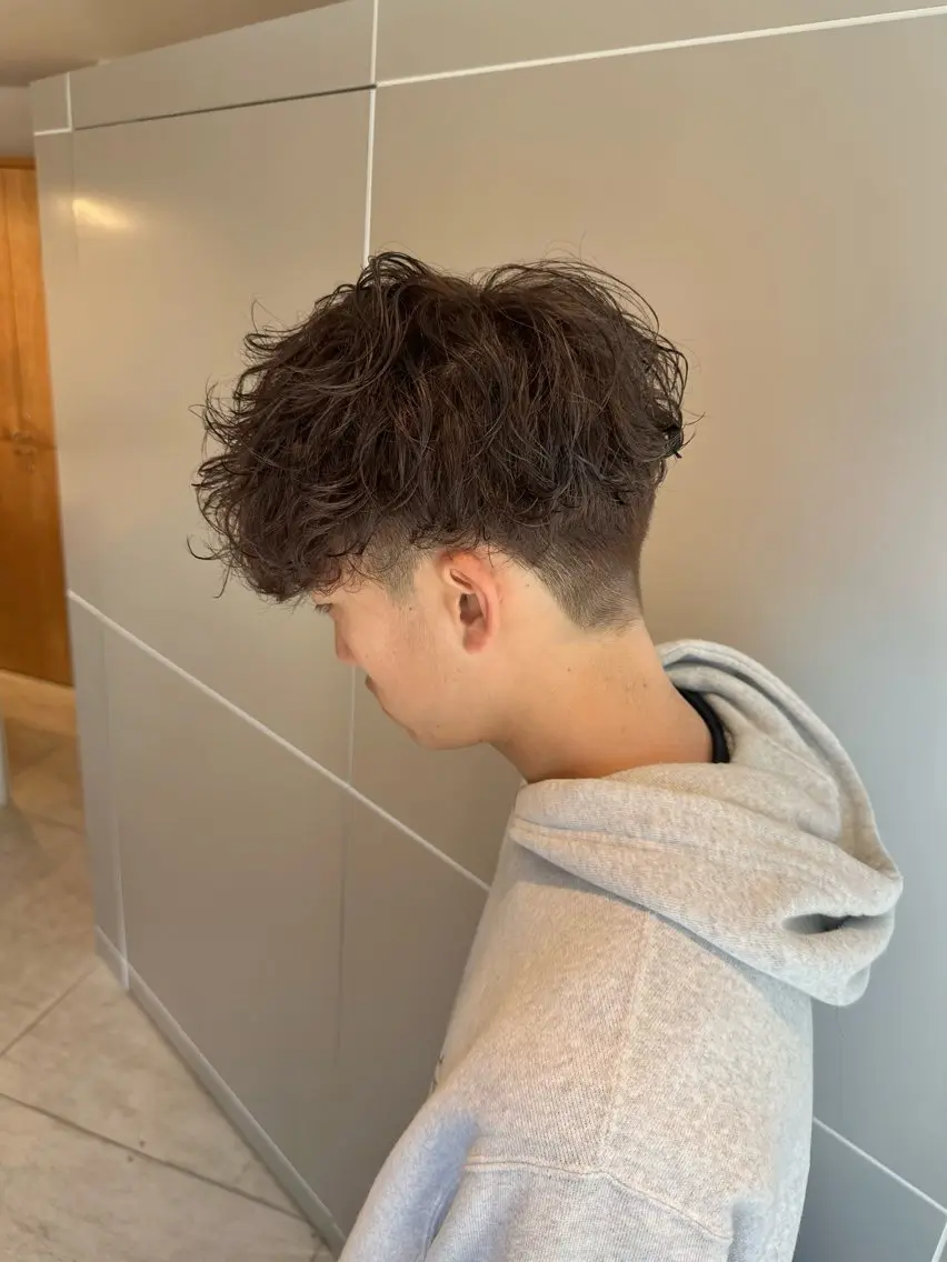 ミディアム パーマ メンズ ミディアムパーマ メンズパーマ 波巻きパーマ 🔥メンズ特化/ パーマ＆カット🌀のヘアスタイル