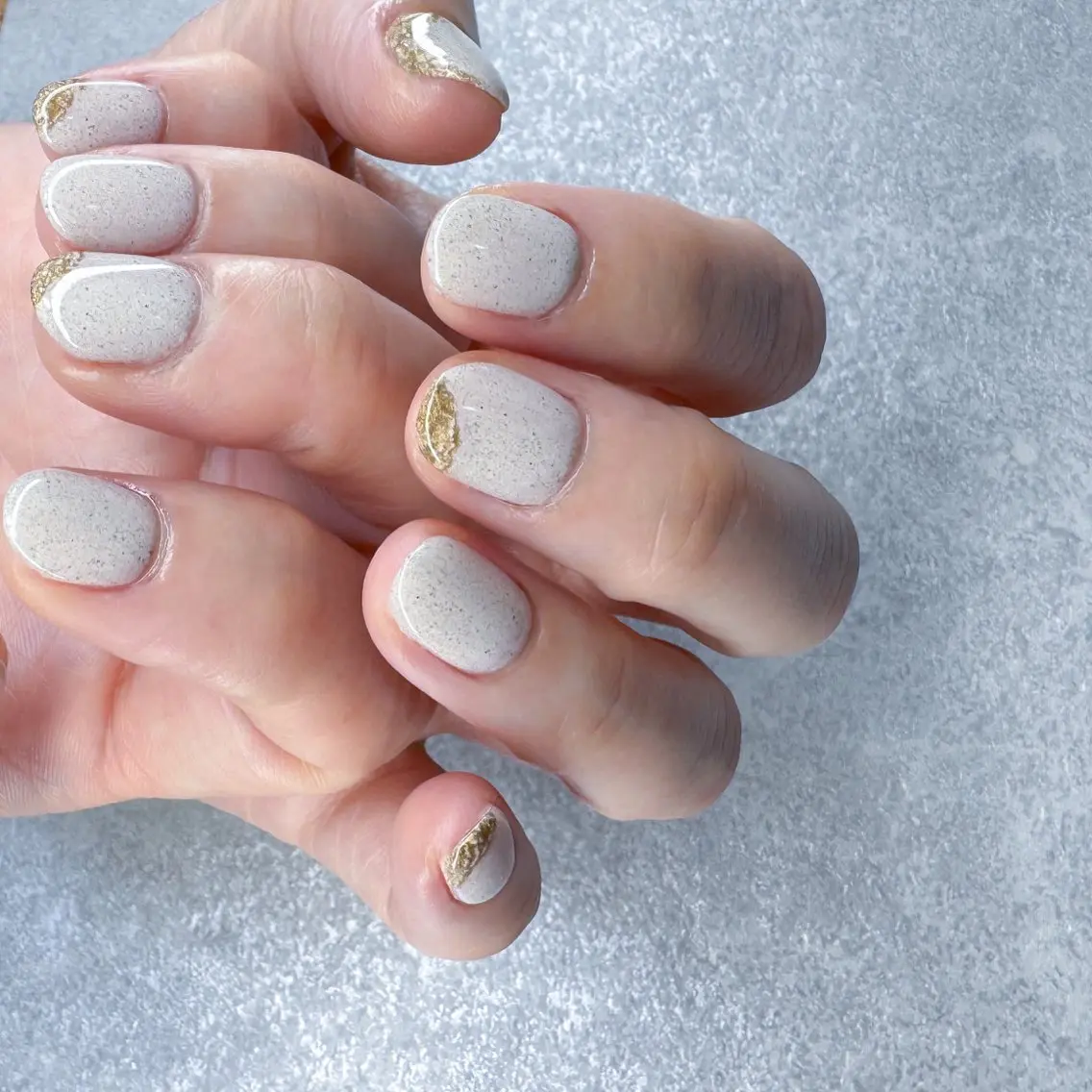 ネイル ゴールド ニュアンスネイル シンプルネイル 夏ネイル ハンドネイル pointillé .ayaのネイルデザイン