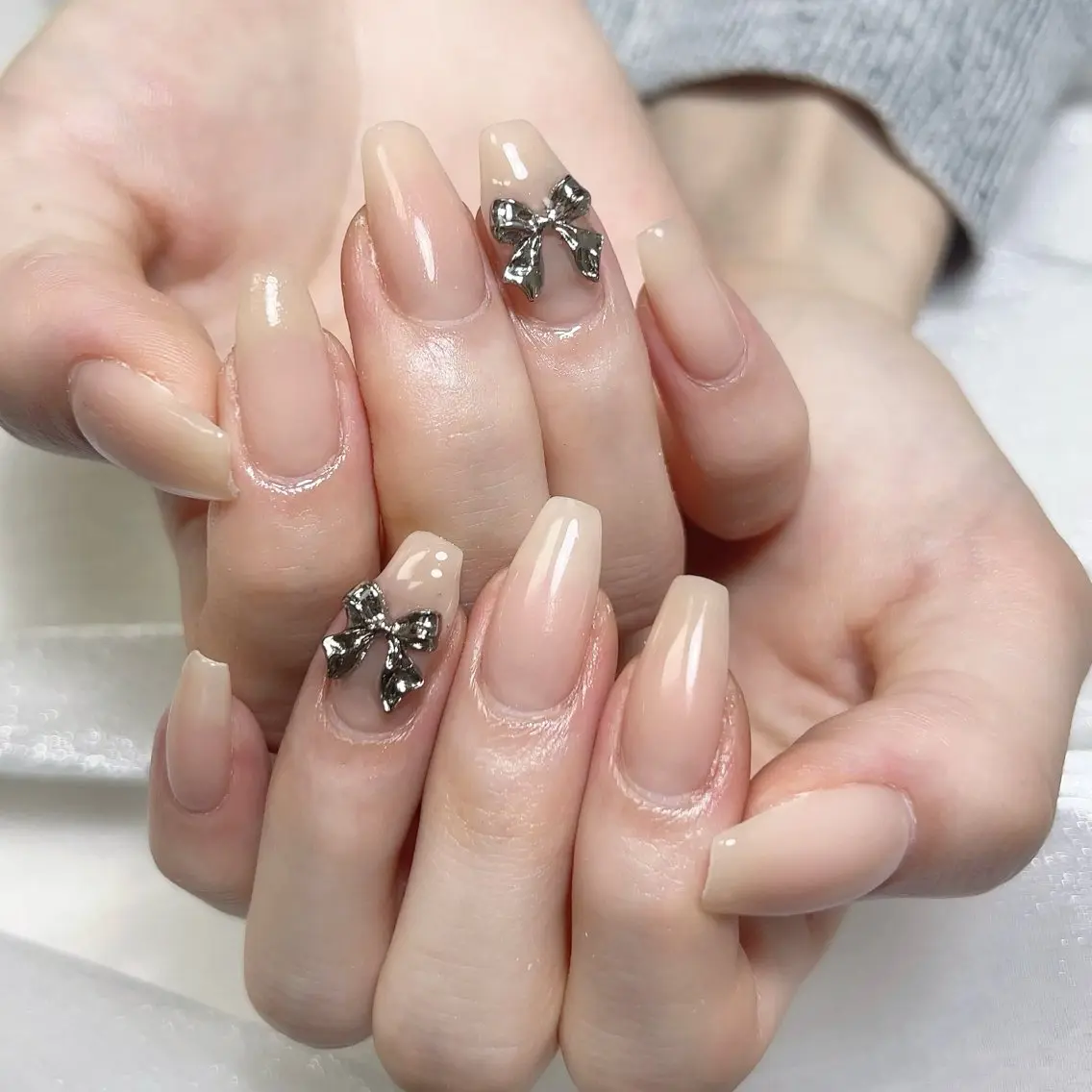 ネイル アートネイル オーロラネイル ガーリー キラキラネイル 韓国ネイル Nail salon 木にいるのネイルデザイン