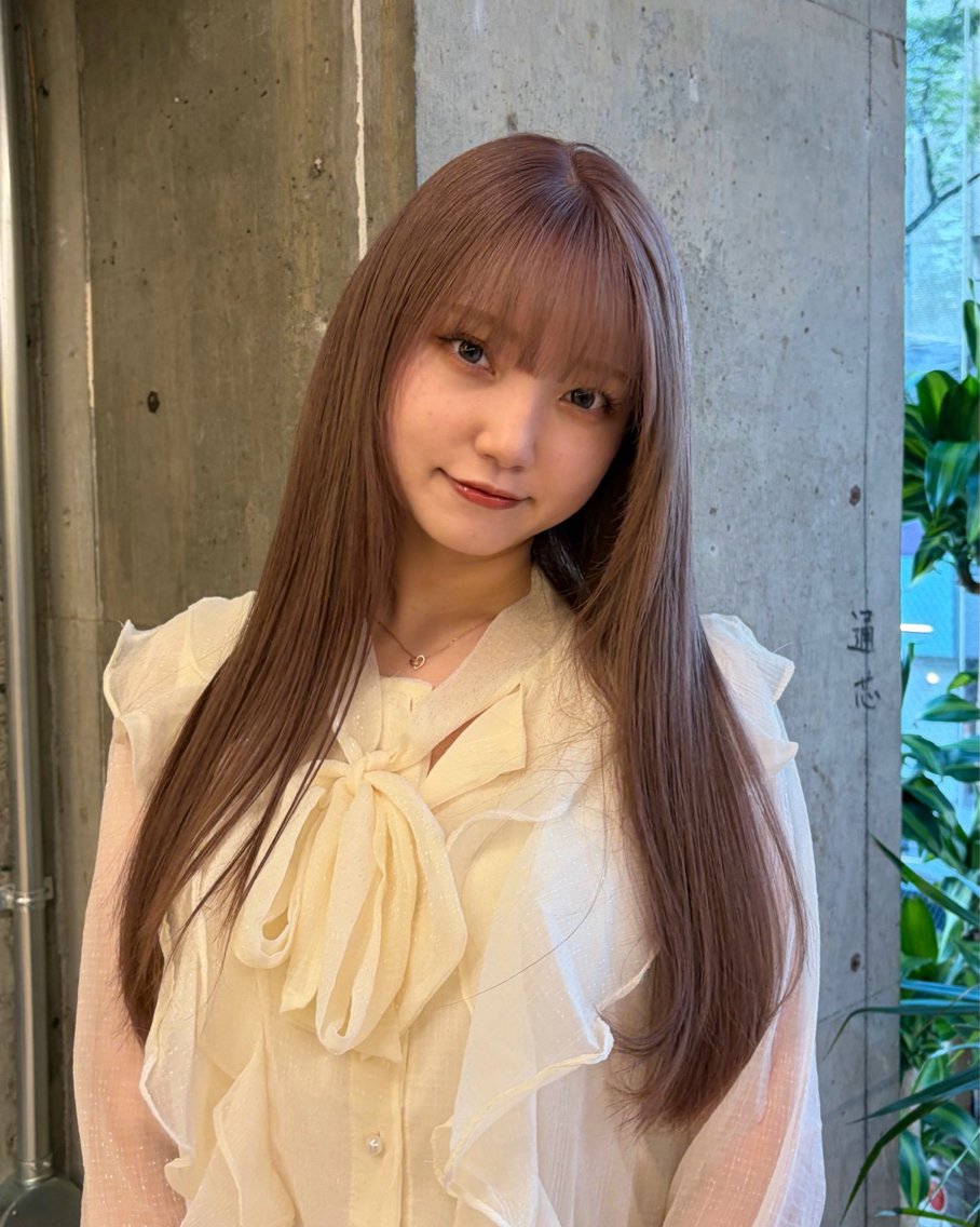 ロング ヘアカラー sara ブリーチカラーのヘアスタイル