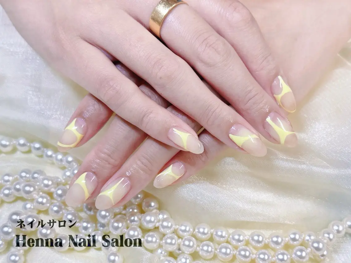 ネイル ハンドネイル Henna Kongssalonのネイルデザイン